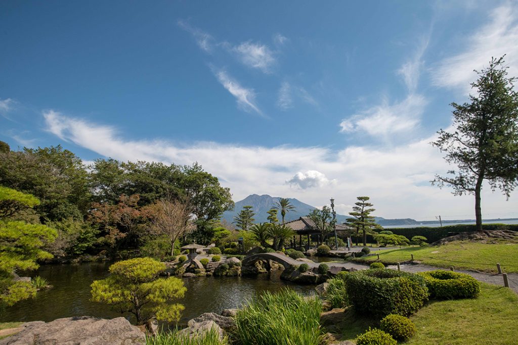 Borrowed scenery of Sakurajima at Sengan-en (©Sengan-en)