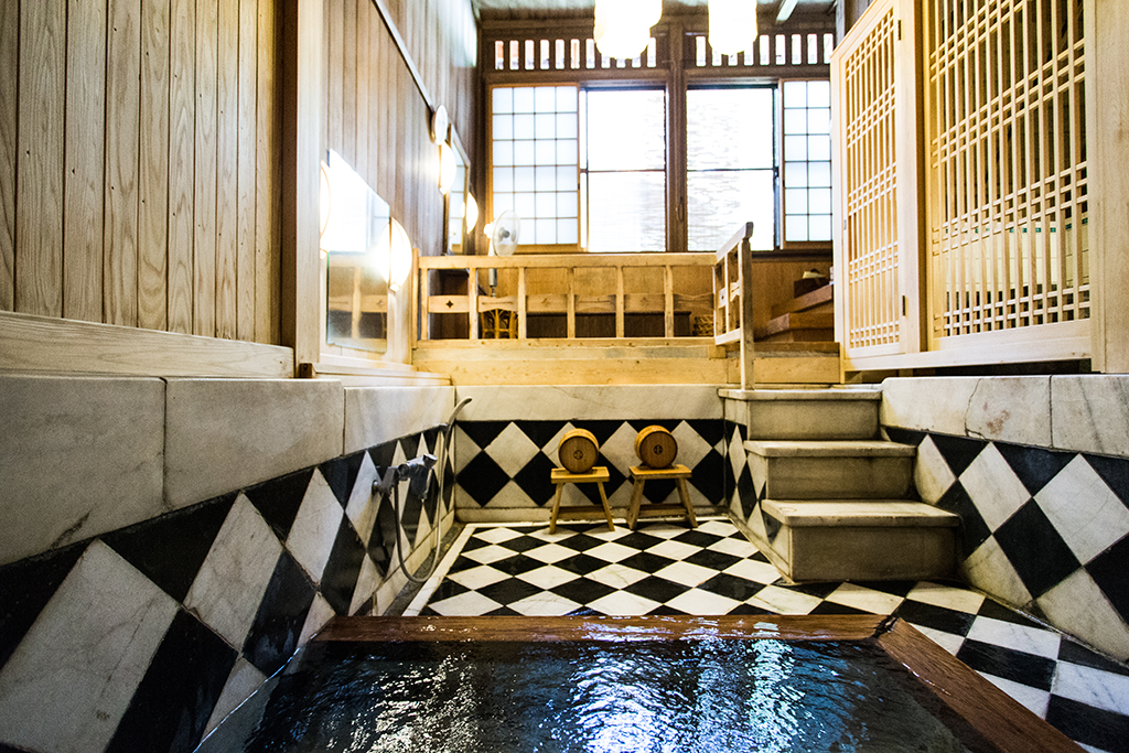 Private bath (Tonosama no Yu) in Takeo Onsen (credit: Takeo City)