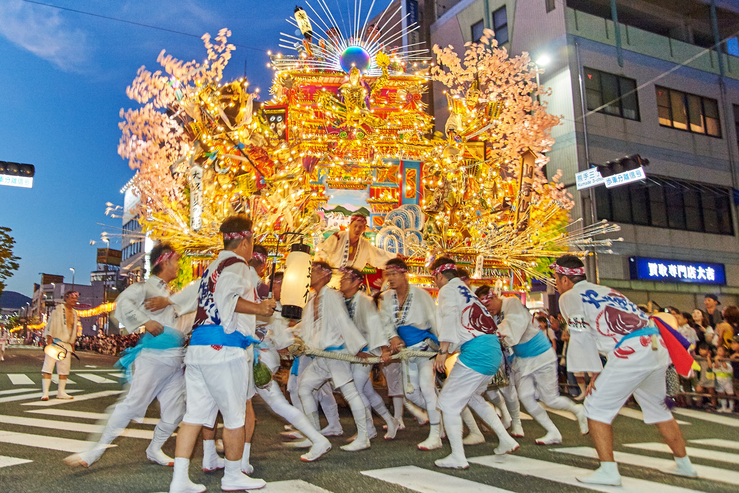 Kurosaki Gion Yamakasa decorated floats and crowd, Kitakyushu