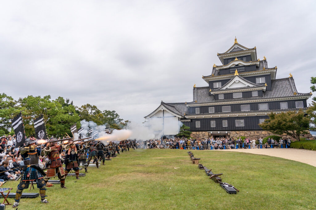 Okayama’s Autumn Momotaro Festival and Gather at Okayama Castle
