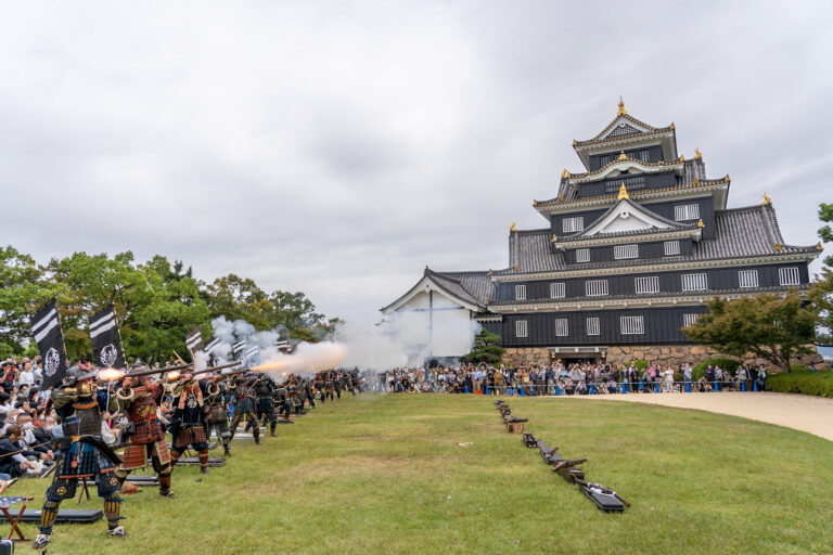 Okayama’s Autumn Momotaro Festival and Gather at Okayama Castle