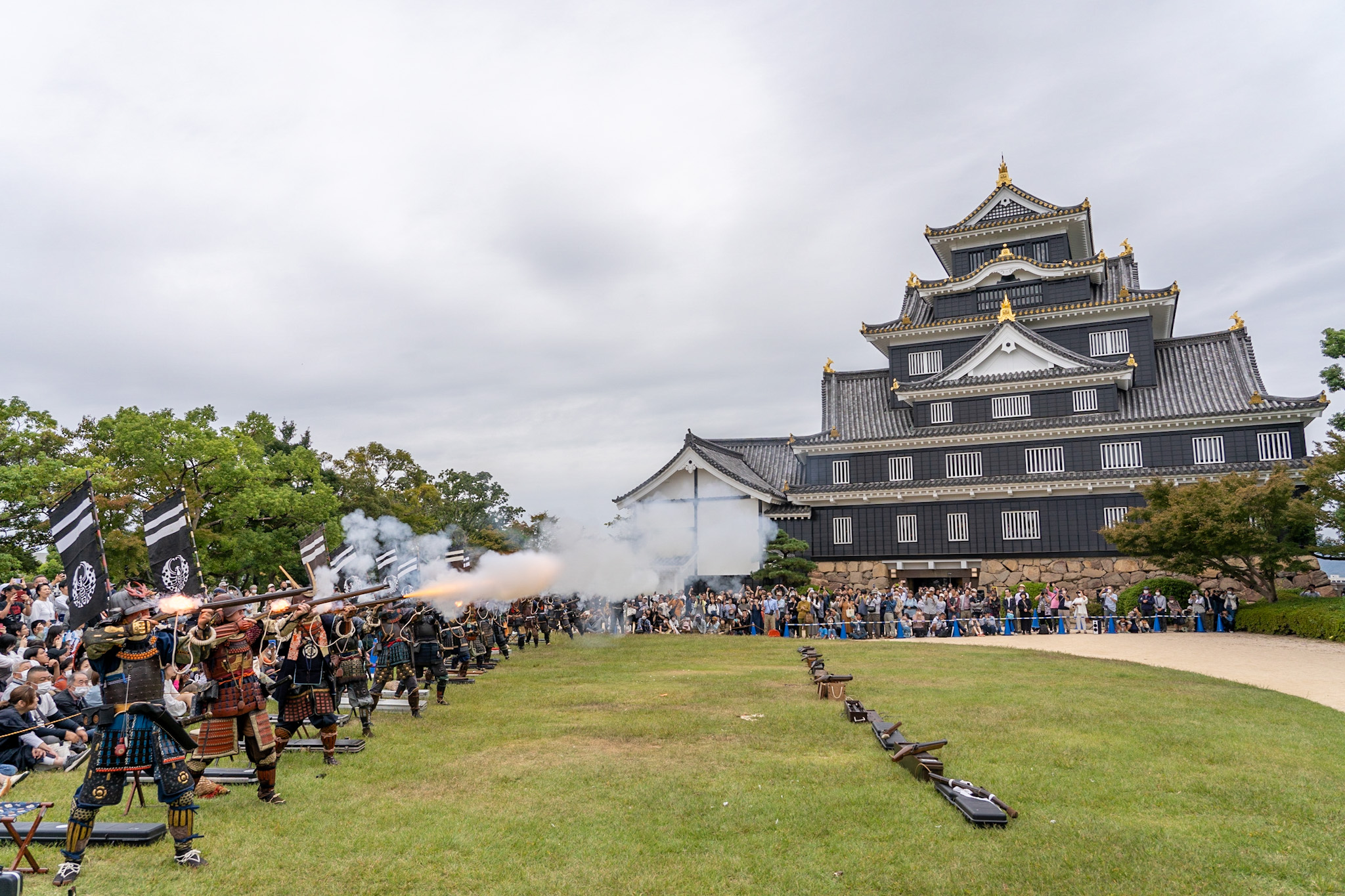 Okayama's Autumn Momotaro Festival and Gather at Okayama Castle